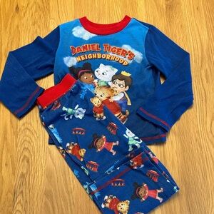 Daniel Tiger's Neighborhood Kids Pajama Set